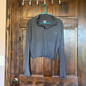Banana republic cropped long sleeve size M. Looks great with leggings